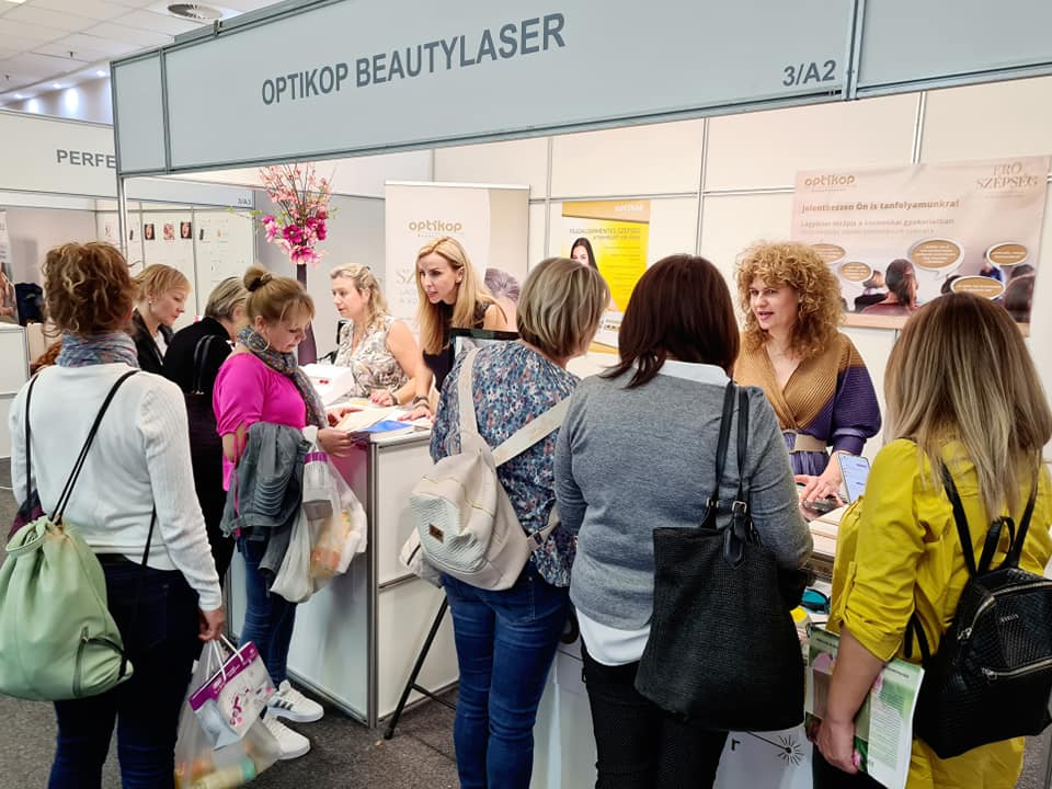 TUDJ MEG MINDENT A SOKSZÍNŰ LÁGYLÉZER-KEZELÉSRŐL! Beauty Kiállítás 1
