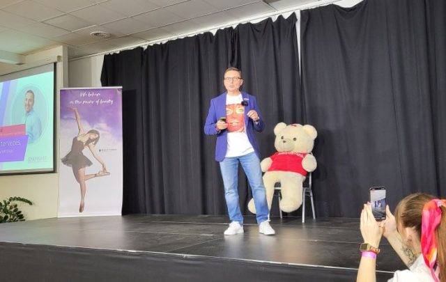 Kozmetikai színpad Beauty Kiállítás 13
