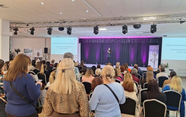 Kozmetikai színpad Beauty Kiállítás 15